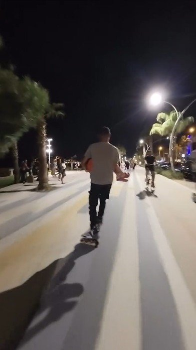 Alanya’da Sahilde Kaybolan Çocuk, Patenci Rus Kadın Sayesinde Bulundu