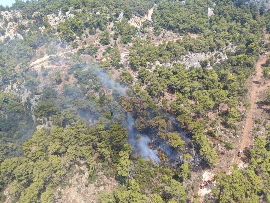 Kemer’deki Orman Yangını Kontrol Altına Alındı