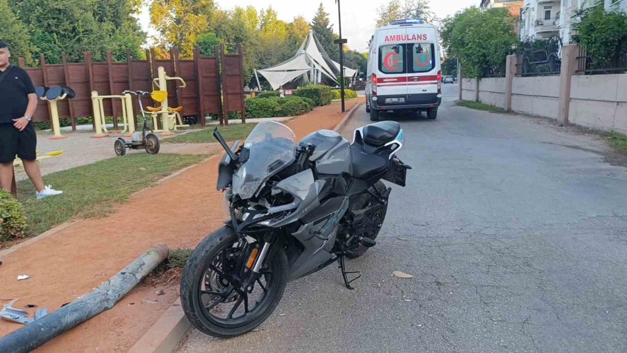 Direksiyon Hakimiyetini Kaybedip Aydınlatma Direğini Devirdi, Ceza Yağdı