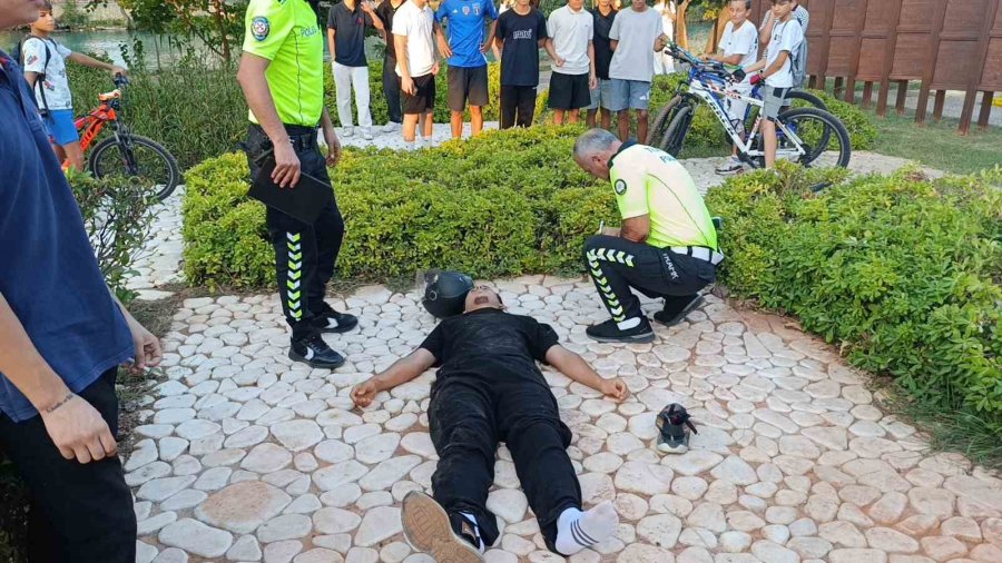 Direksiyon Hakimiyetini Kaybedip Aydınlatma Direğini Devirdi, Ceza Yağdı