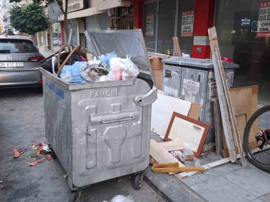 Çöp Taksiler Hafta Sonu Da Mesaide