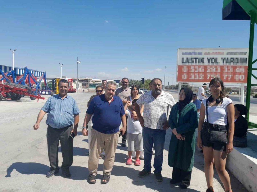 İzmir-adana Seferi Çileye Döndü: Mazotu Biten Otobüs Yolda Kalınca Yolcular Mağdur Oldu