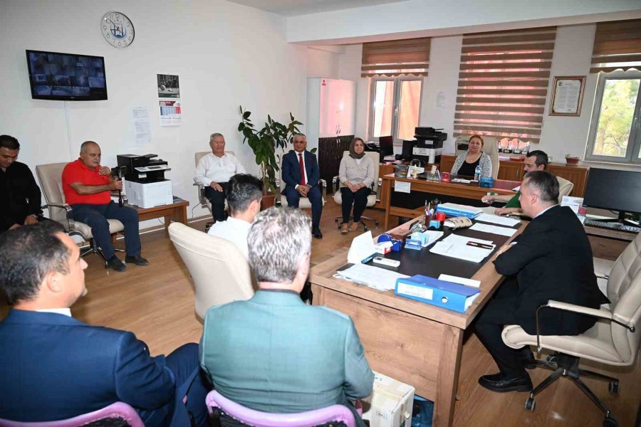 Kemer’de İlk Zil, Kitap Ve Kırtasiye Hediyesiyle Geldi