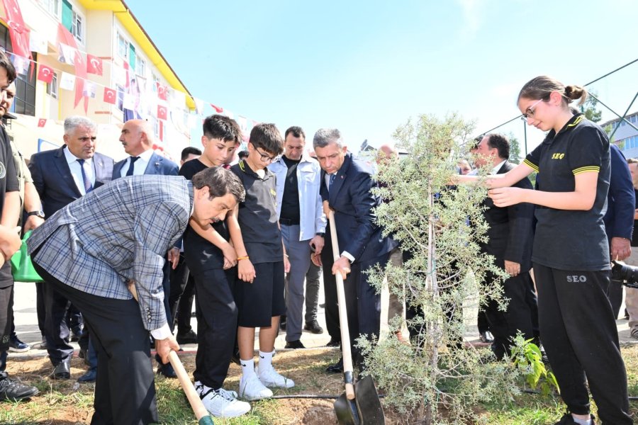 Antalya’da 526 Bsin 145 Öğrenci İçin Ders Zili Çaldı