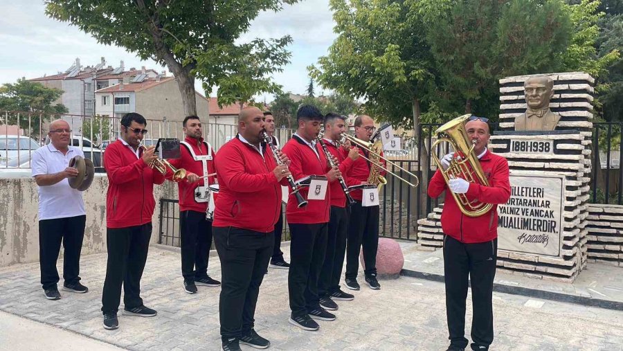 Karaman’da Öğrenciler Yeni Eğitim Öğretim Yılına Bando Eşliğinde Başladı