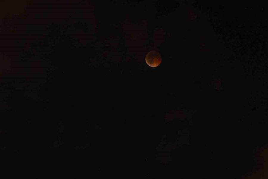 Mersinliler ’tam Ay Tutulması’nı İlgiyle İzledi