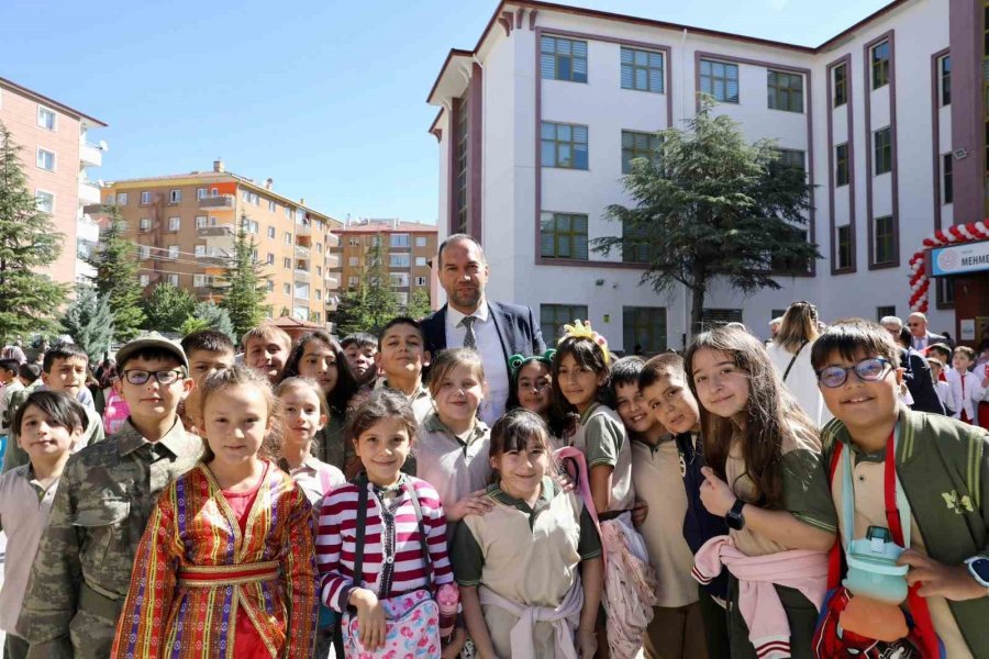 Başkan Özdemir: "eğitim, Geleceğimizi Aydınlatan En Önemli Işıktır"