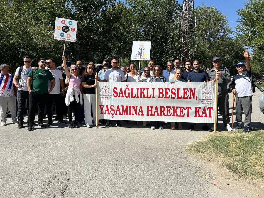 Niğde’de Halk Sağlığı Haftası Etkinlikleri Kapsamında Doğa Yürüyüşü