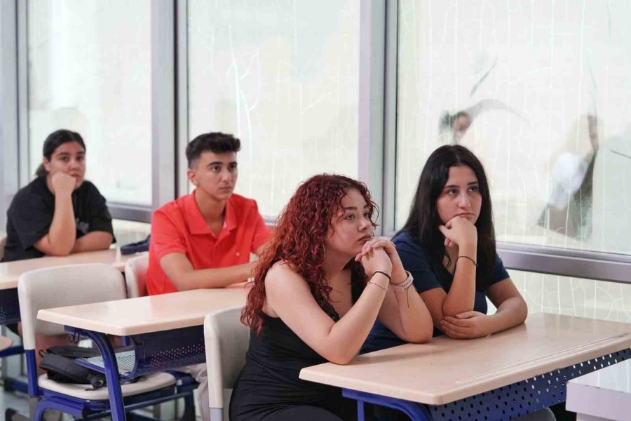 Sınavlara Ücretsiz Kurslarla Hazırlanıyorlar