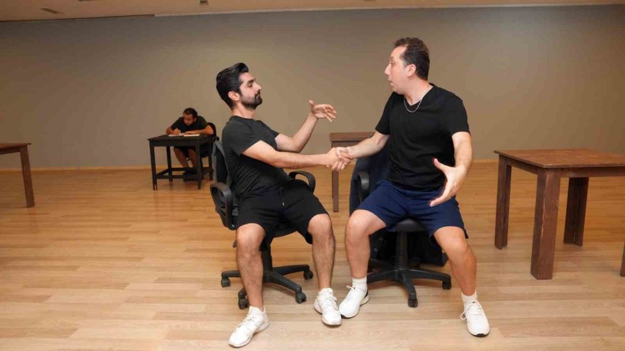 Alanya Belediye Tiyatrosu’ndan Yeni Sezonun İlk Prömiyeri: "palto"