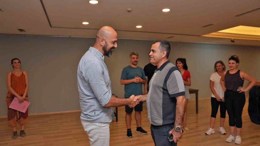 Alanya Belediye Tiyatrosu’ndan Yeni Sezonun İlk Prömiyeri: "palto"