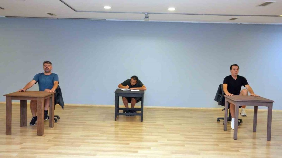 Alanya Belediye Tiyatrosu’ndan Yeni Sezonun İlk Prömiyeri: "palto"