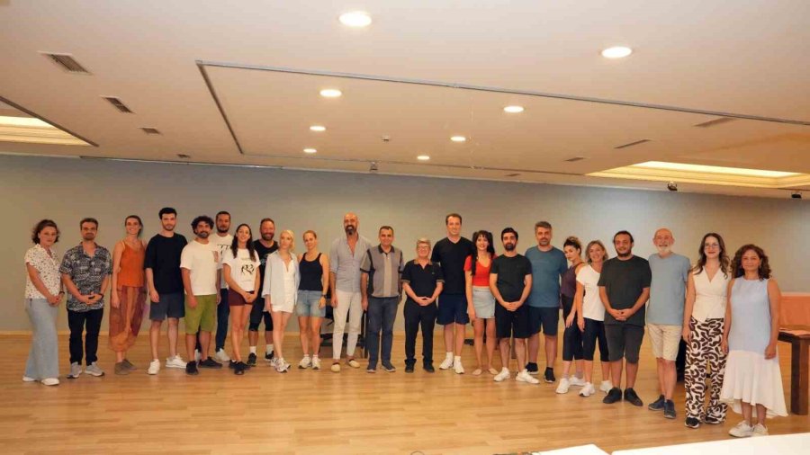 Alanya Belediye Tiyatrosu’ndan Yeni Sezonun İlk Prömiyeri: "palto"