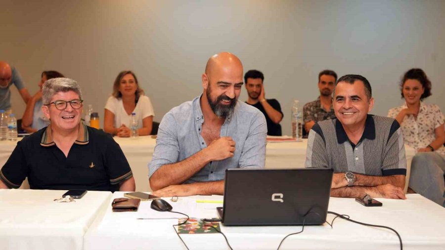 Alanya Belediye Tiyatrosu’ndan Yeni Sezonun İlk Prömiyeri: "palto"