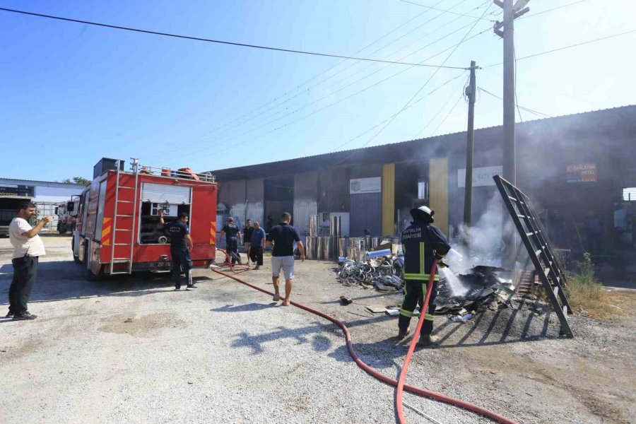 Boya Ve Mobilya Atölyelerine Yakın Noktada Çıkan Yangın Korkuttu