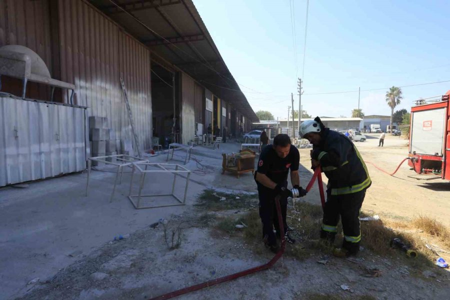 Boya Ve Mobilya Atölyelerine Yakın Noktada Çıkan Yangın Korkuttu