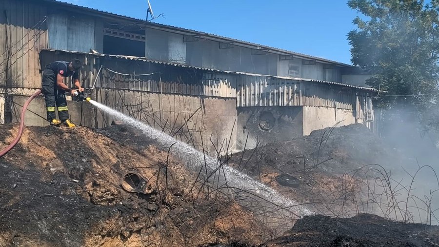 Boya Ve Mobilya Atölyelerine Yakın Noktada Çıkan Yangın Korkuttu