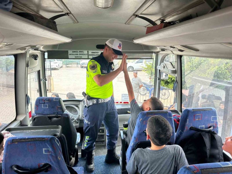Jandarma Ekipleri Okul Servislerini Denetledi