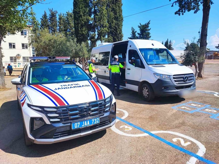 Jandarma Ekipleri Okul Servislerini Denetledi