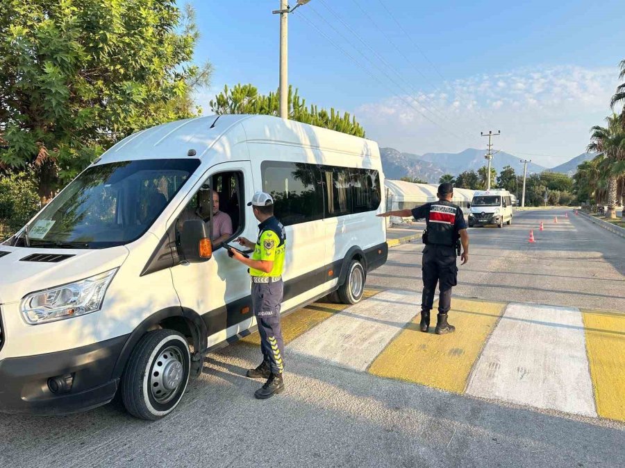 Jandarma Ekipleri Okul Servislerini Denetledi