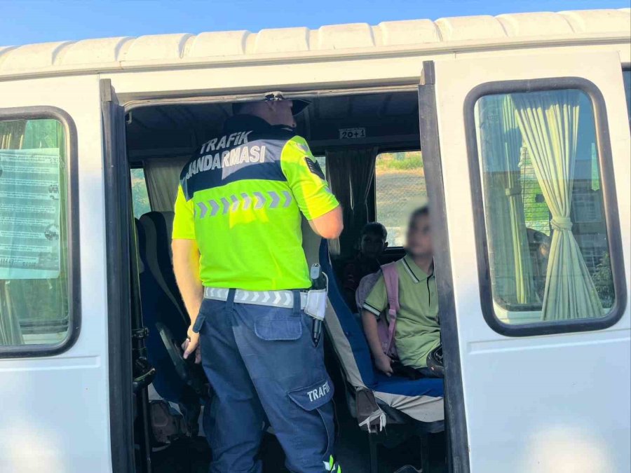 Jandarma Okul Servislerini Denetledi