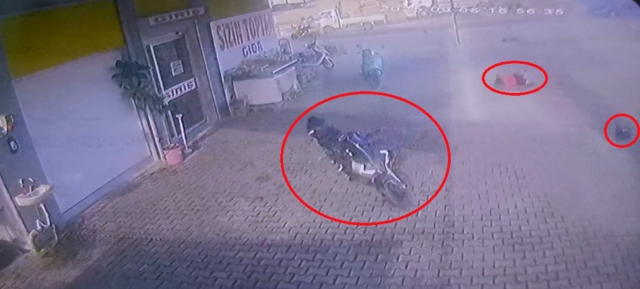 Motosiklet, Sürücü Ve Kaskı Metrelerce Savruldu: O Anlar Kamerada