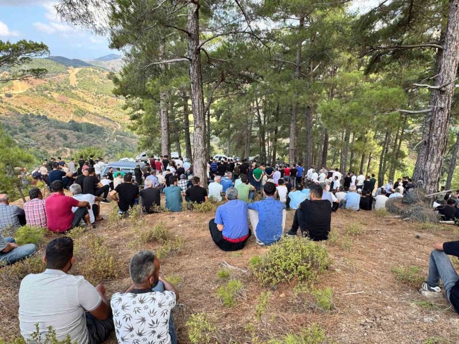 Antalya’da Kazada Hayatını Kaybeden Çocuk Toprağa Verildi