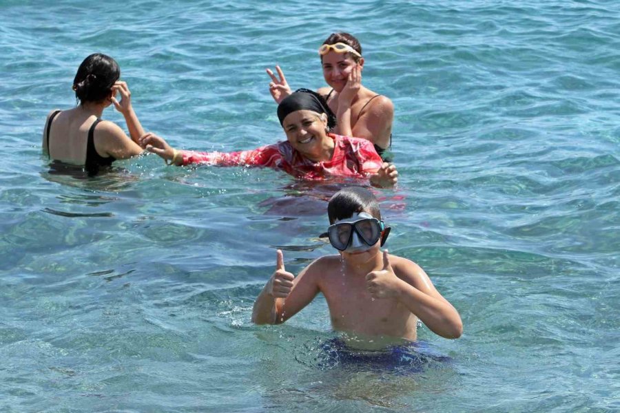 Okullar Açıldı, Dünyaca Ünlü Sahildeki Yoğunluk Yarı Yarıya Düştü