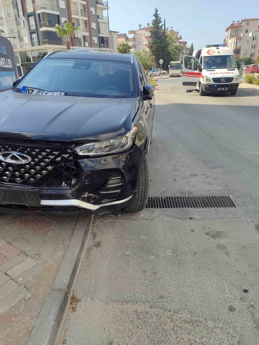 Manavgat’ta Otomobiller Çarpıştı: 1 Yaralı