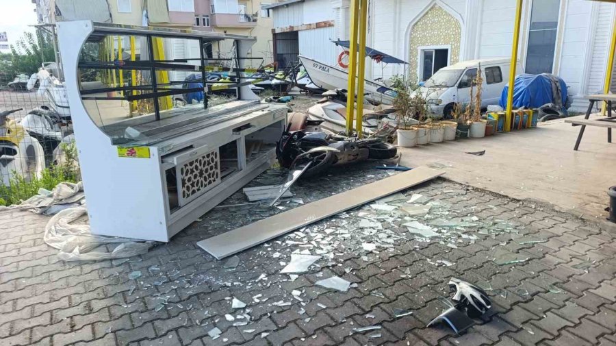 Motosiklet, Sürücü Ve Kaskı Metrelerce Savruldu: O Anlar Kamerada