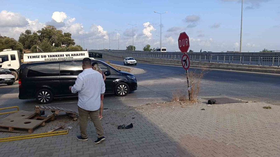 Motosiklet, Sürücü Ve Kaskı Metrelerce Savruldu: O Anlar Kamerada