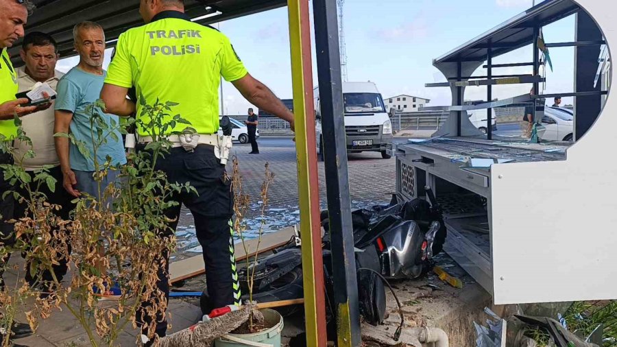 Motosiklet, Sürücü Ve Kaskı Metrelerce Savruldu: O Anlar Kamerada