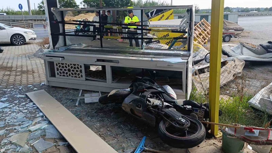 Motosiklet, Sürücü Ve Kaskı Metrelerce Savruldu: O Anlar Kamerada