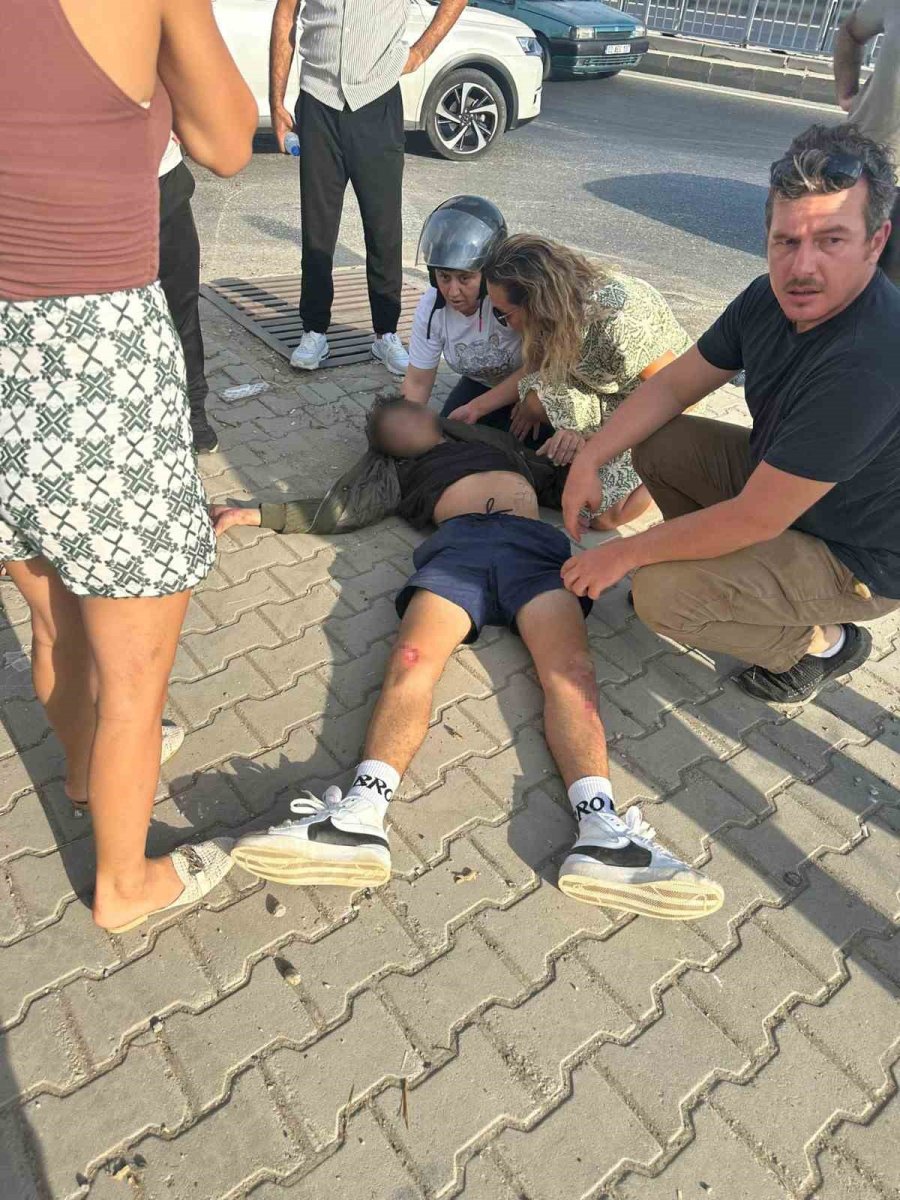 Motosiklet, Sürücü Ve Kaskı Metrelerce Savruldu: O Anlar Kamerada