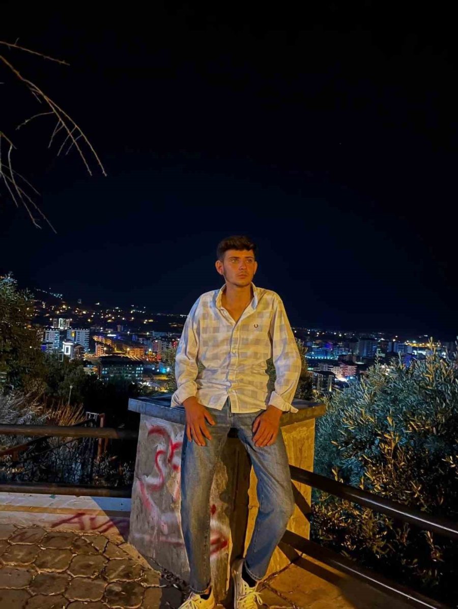 Antalya’da Kazada Hayatını Kaybeden Çocuk Toprağa Verildi