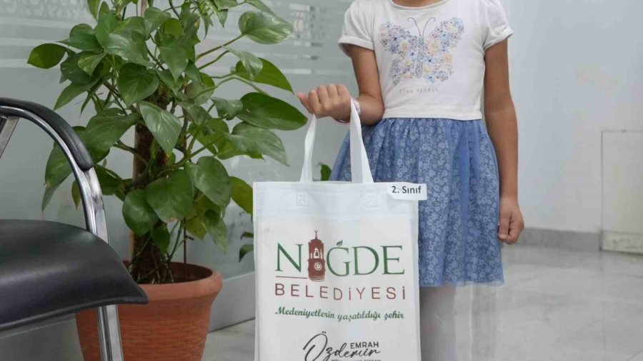 Niğde Belediyesi’nden Öğrencilere Eğitim Desteği