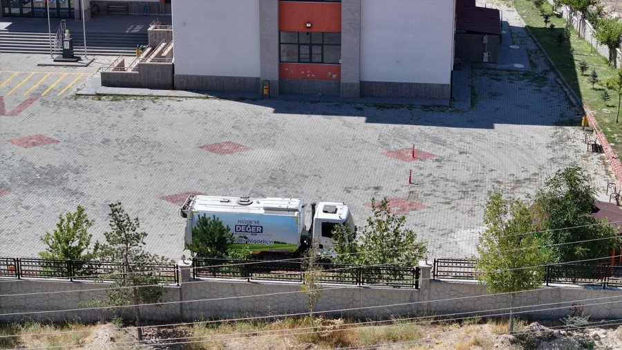 Niğde Belediyesi’nden Yeni Öğretim Yılına Özel Kapsamlı Okul Bahçesi Temizliği