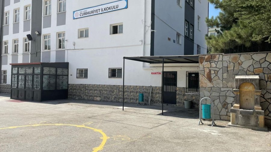 Niğde Belediyesi’nden Yeni Öğretim Yılına Özel Kapsamlı Okul Bahçesi Temizliği