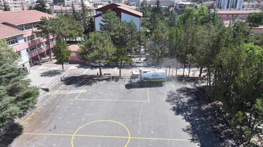 Niğde Belediyesi’nden Yeni Öğretim Yılına Özel Kapsamlı Okul Bahçesi Temizliği