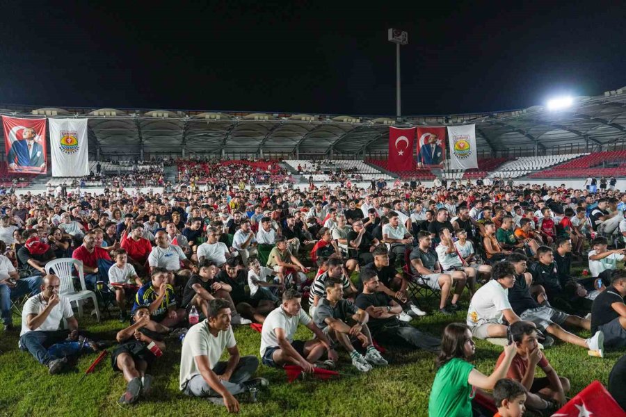 Tarsus’ta A Milli Takım Maçı Coşkuyla İzledi