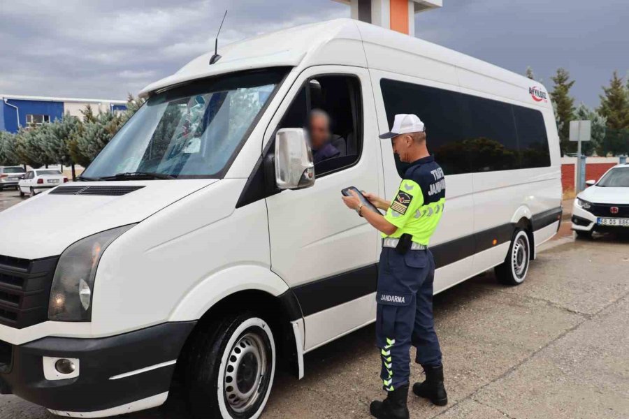 Trafik Jandarması Okul Servisi Denetimine Başladı