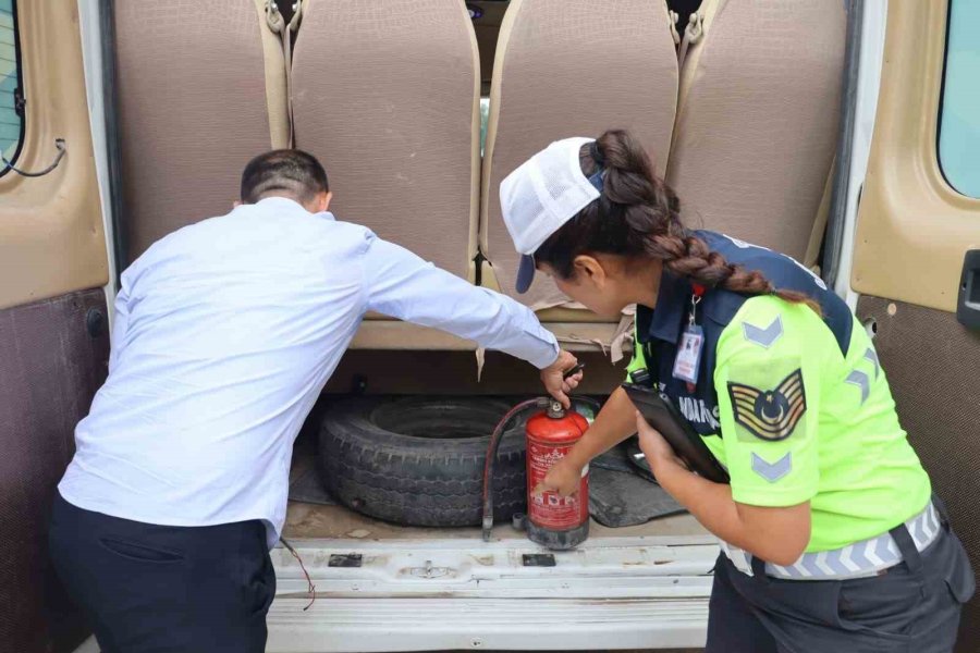 Trafik Jandarması Okul Servisi Denetimine Başladı