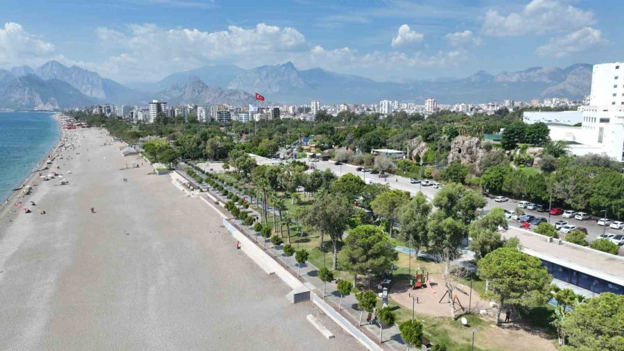 Konyaaltı Sahili’nde Çöp Atana Ceza Geliyor