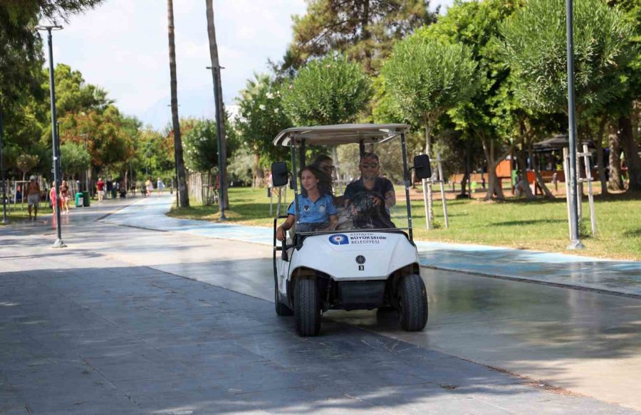 Konyaaltı Sahili’nde Çöp Atana Ceza Geliyor