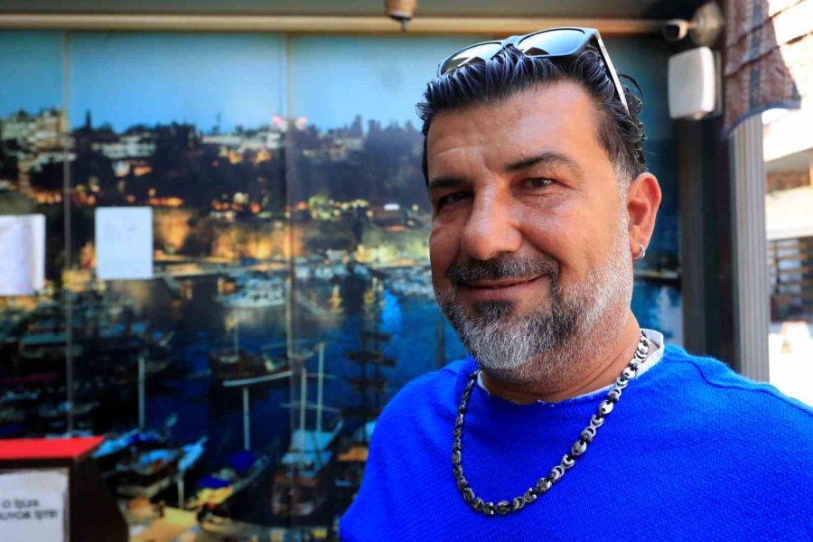 Gören Gözlerine İnanamadı, Denizin Ortasında Sup Üzerinde Mangal Yakıp Ciğer Pişirdi