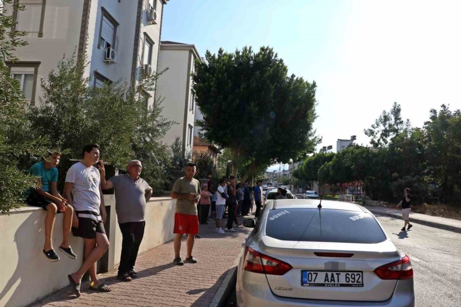 Antalya’da Daire Yangını Yaşlı Kadını Endişelendirdi