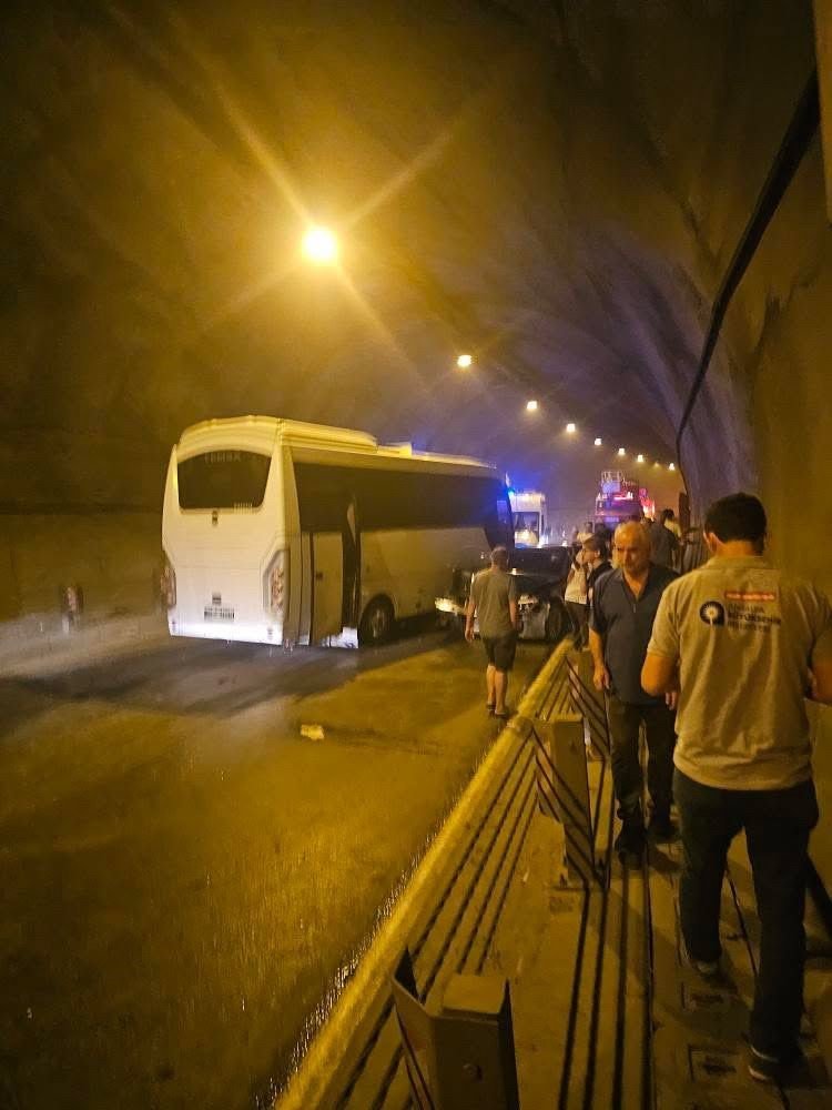 Alanya’da 8 Araç Birbirine Girdi: 10 Yaralı