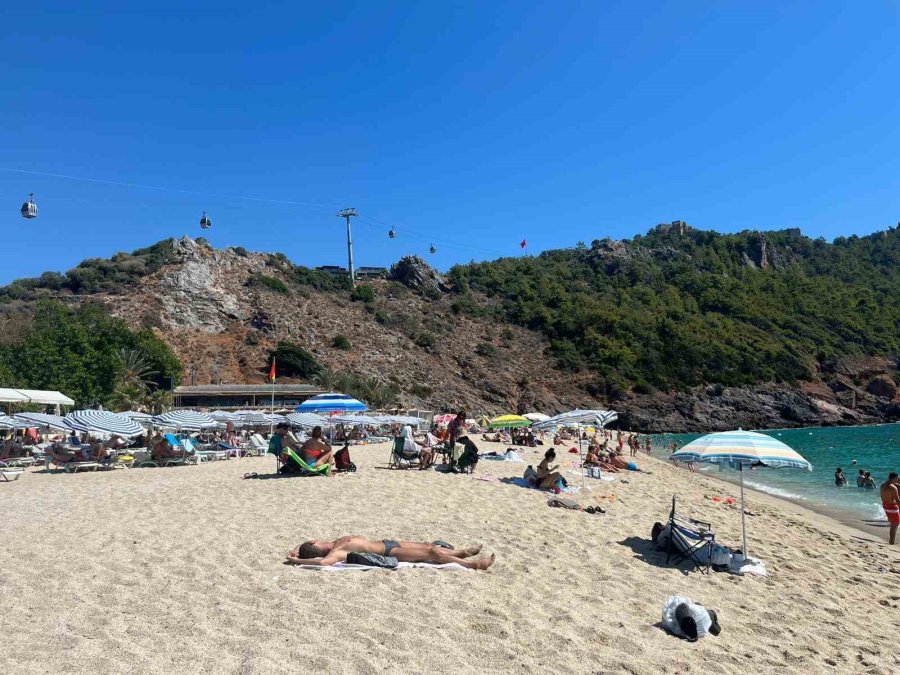 Alanya’da Eylül Ayında Plajlar Doldu