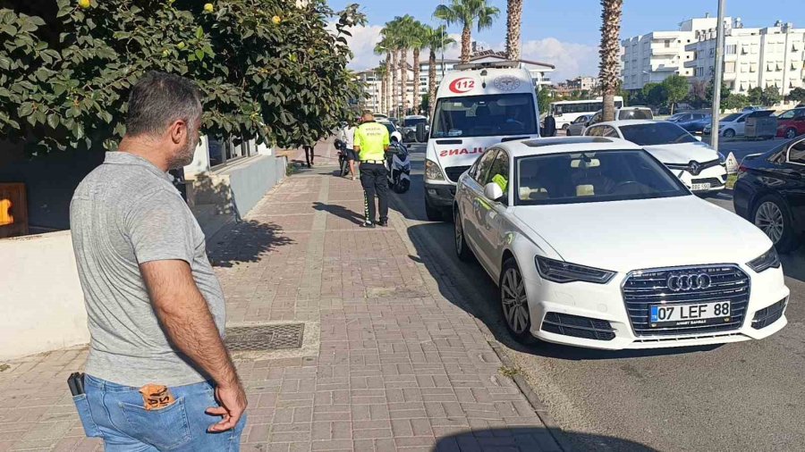 Otomobil İle Çarpışan Motosikletli Yaralandı: Kaza Anı Güvenlik Kamerasında