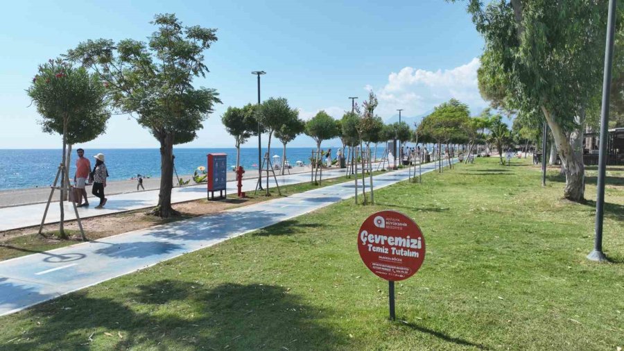 Konyaaltı Sahili’nde Çöp Atana Ceza Geliyor